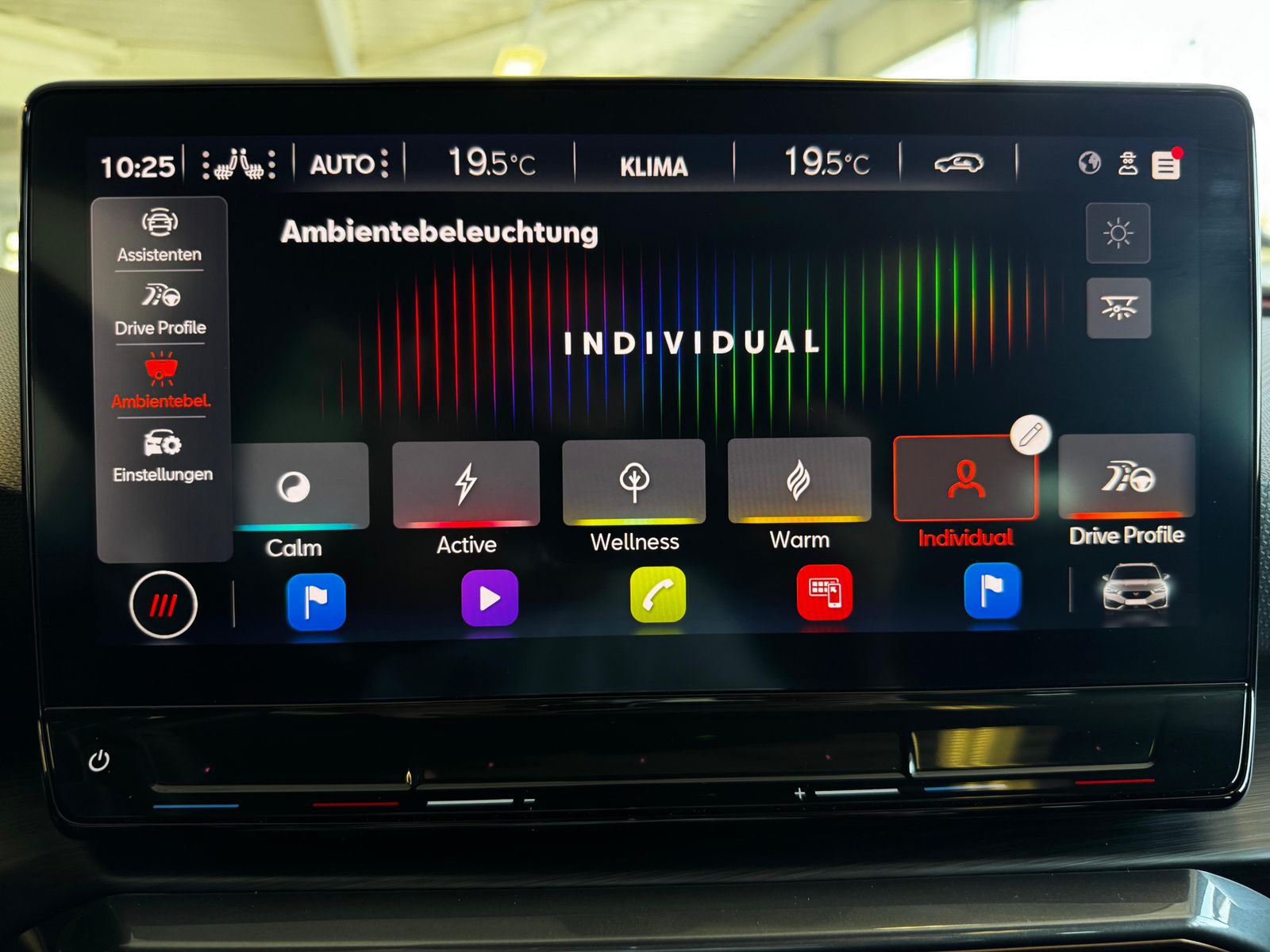 Fahrzeugabbildung CUPRA Leon 2.0 TSI VZ 4Drive Vision+ Matrix Pano ACC