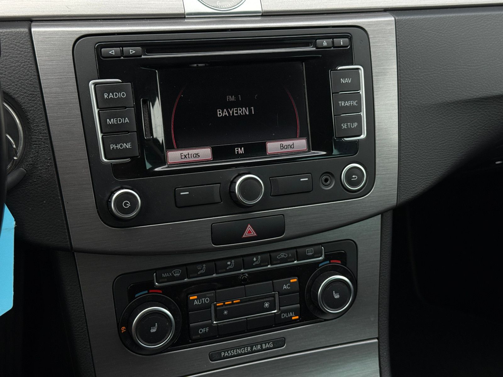 Fahrzeugabbildung Volkswagen Passat Variant Comfortline 1.8 TSI AHK GRA Navi