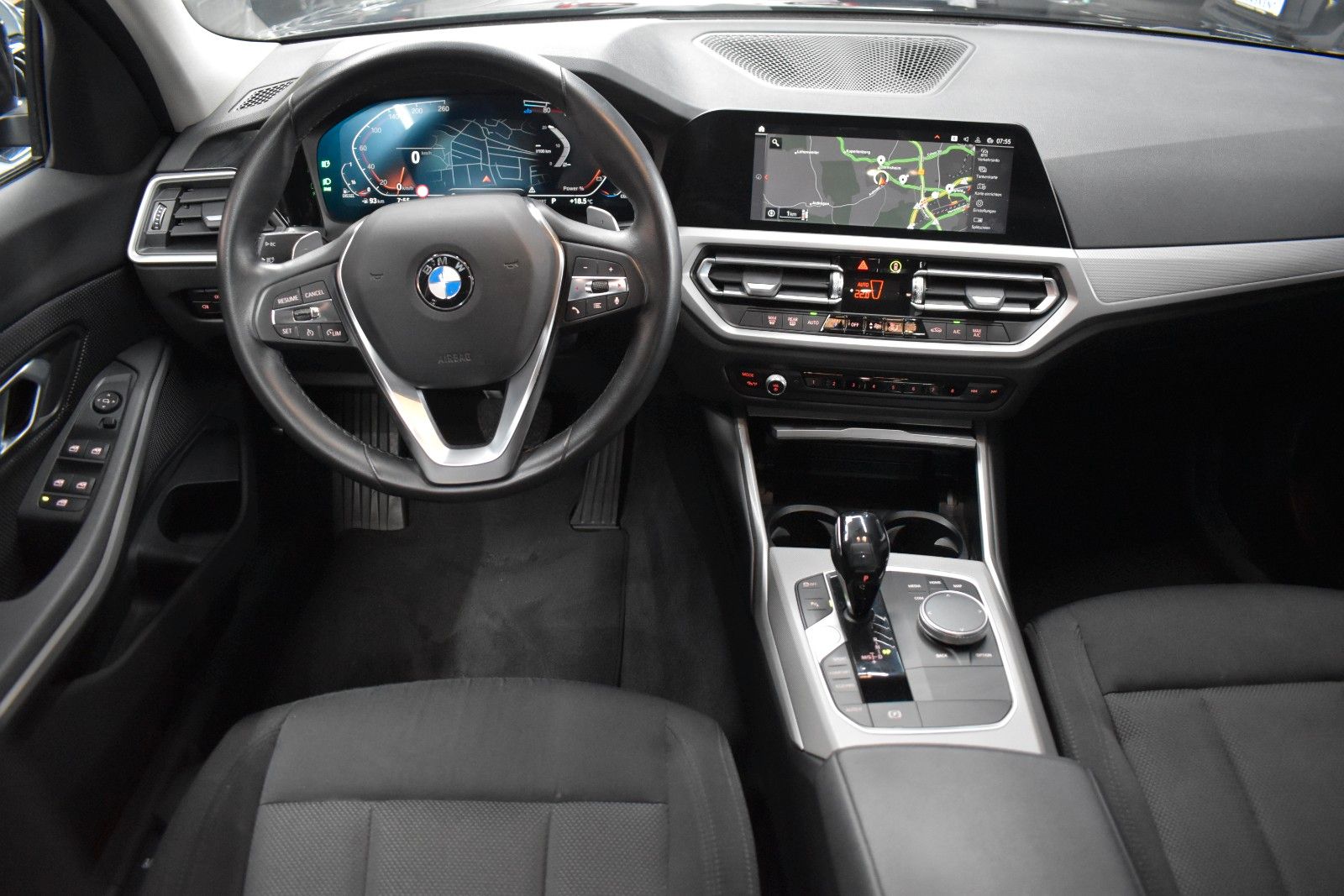BMW 320 d Lim. LIVE COCKPIT SHZ LED PDC ALU foto 2
