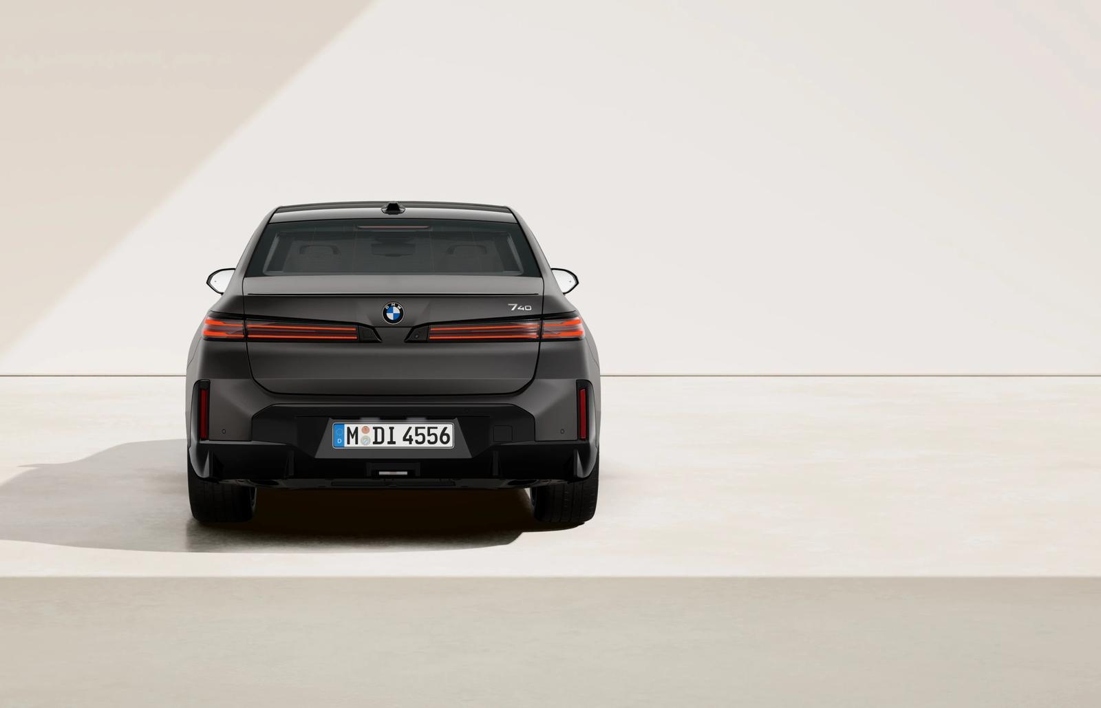 BMW 740 xDrive M Sport*CONNOISSUER*SKYLOUNGE*PANO*