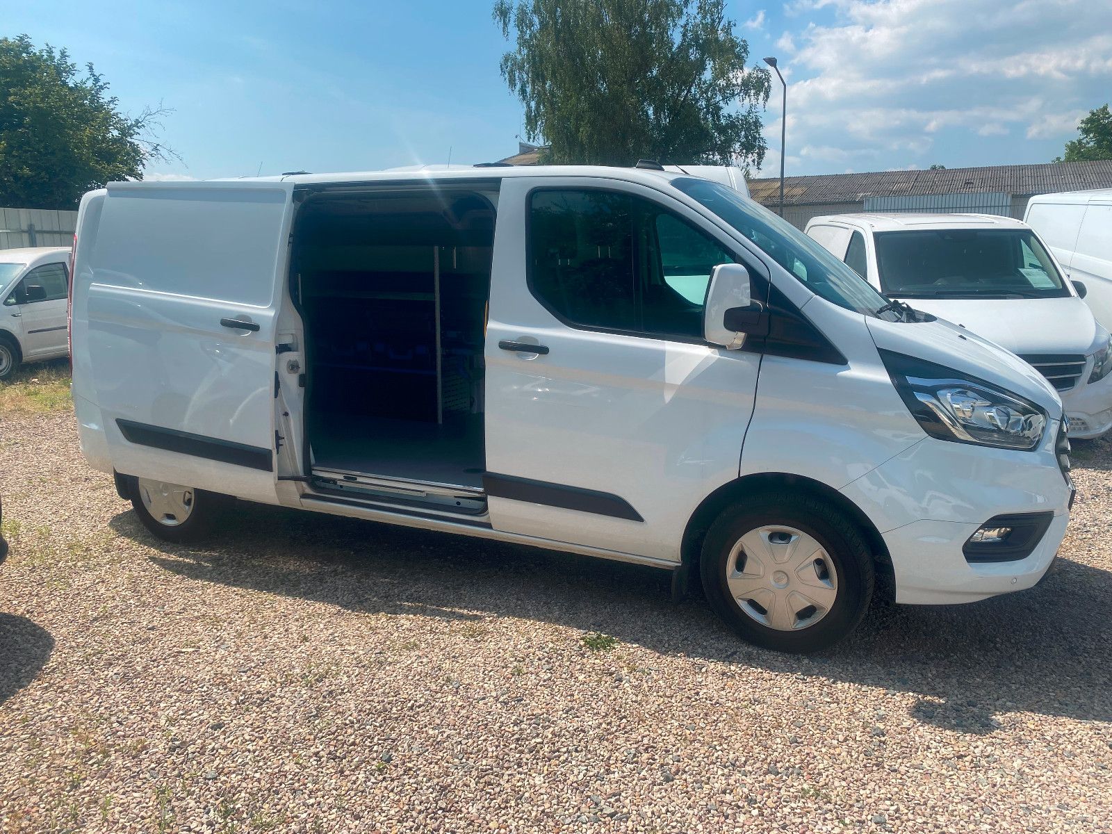 Fahrzeugabbildung Ford Transit Custom Kasten 300 L2 Trend,AHK,Regale