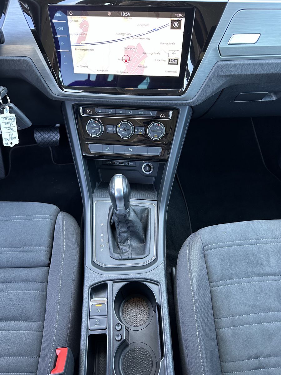 Fahrzeugabbildung Volkswagen Touran Comfortline 2.0 TDI DSG NAV+LED+ACC+KAM