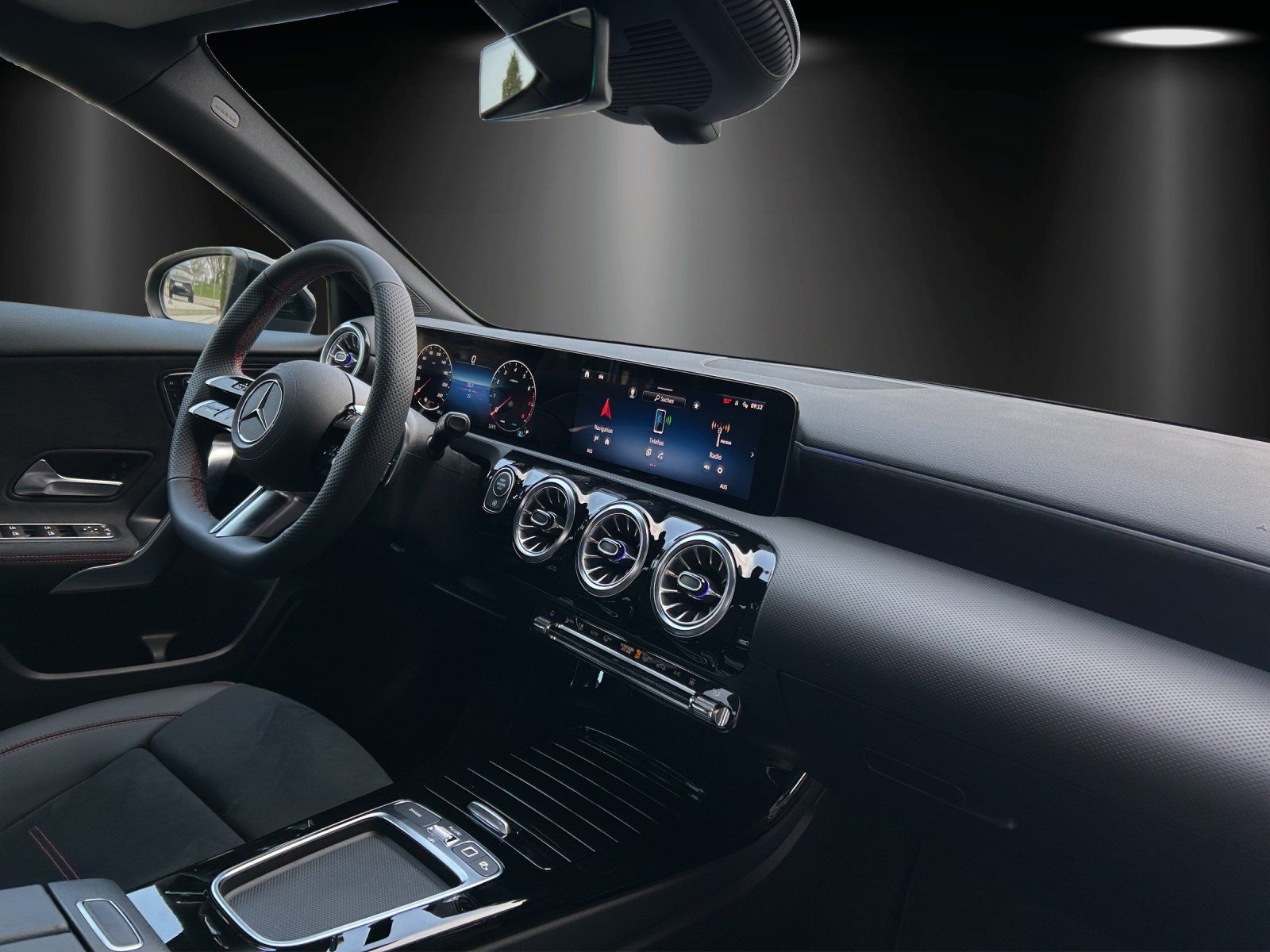 Fahrzeugabbildung Mercedes-Benz A 200 Lim AMG Standhzg MEMORY Multibeam DISTRO