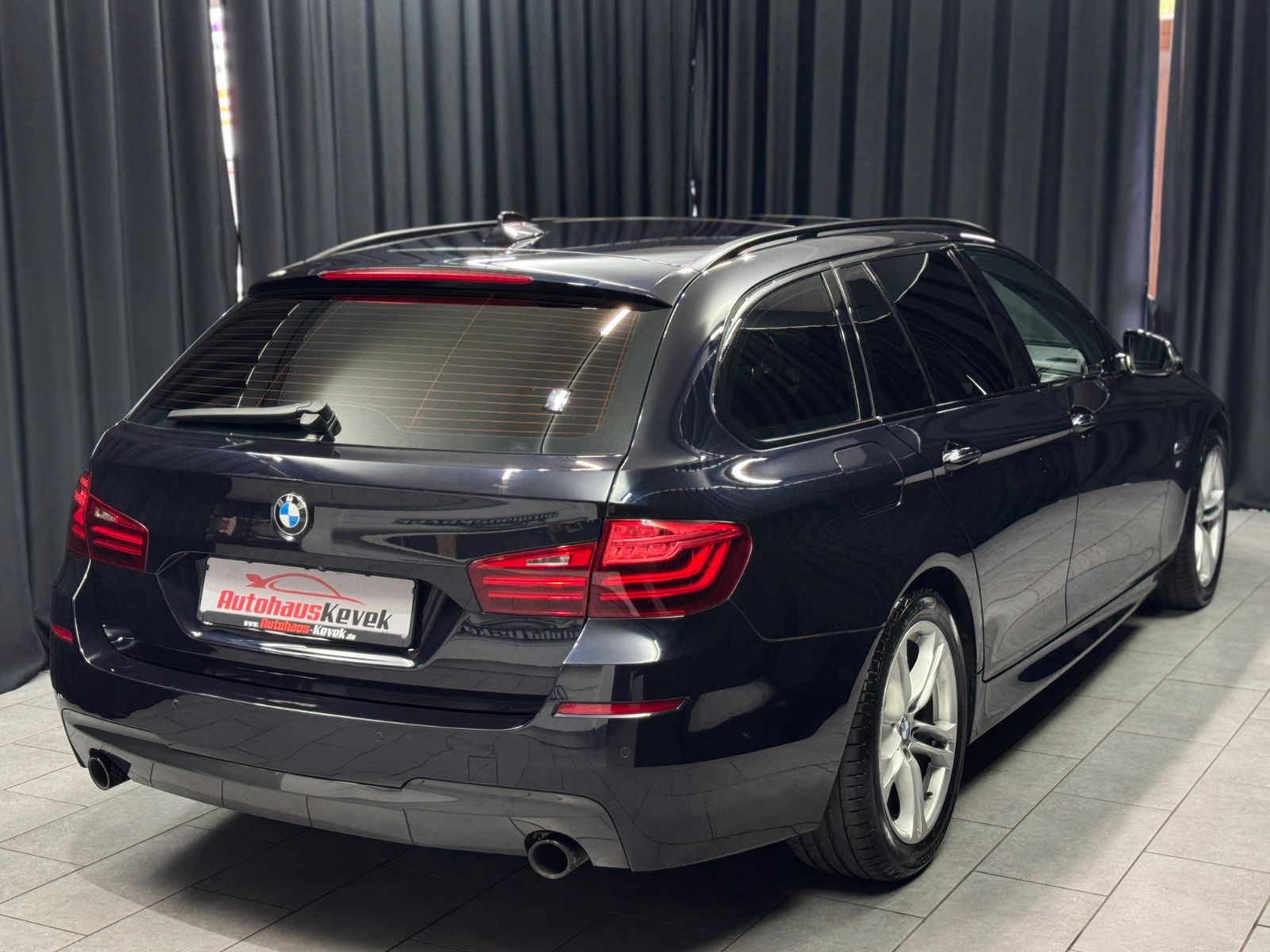 Fahrzeugabbildung BMW 535 d xDrive Touring|KOMFORTSITZE|PANO|M-PAKET|
