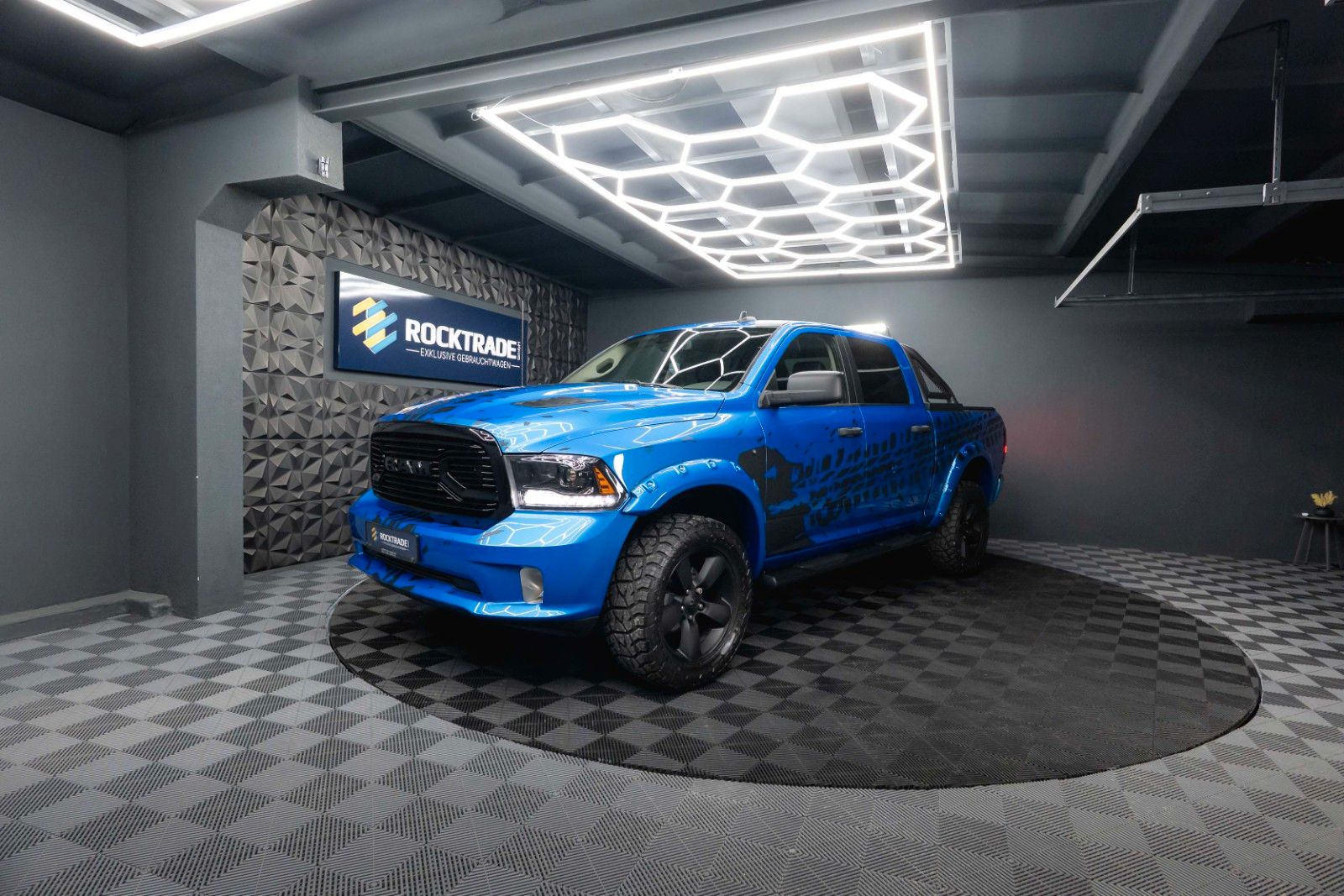 Fahrzeugabbildung Dodge RAM 5.7 V8 HEMI 4x4 OFFROAD Night-Paket *LED*