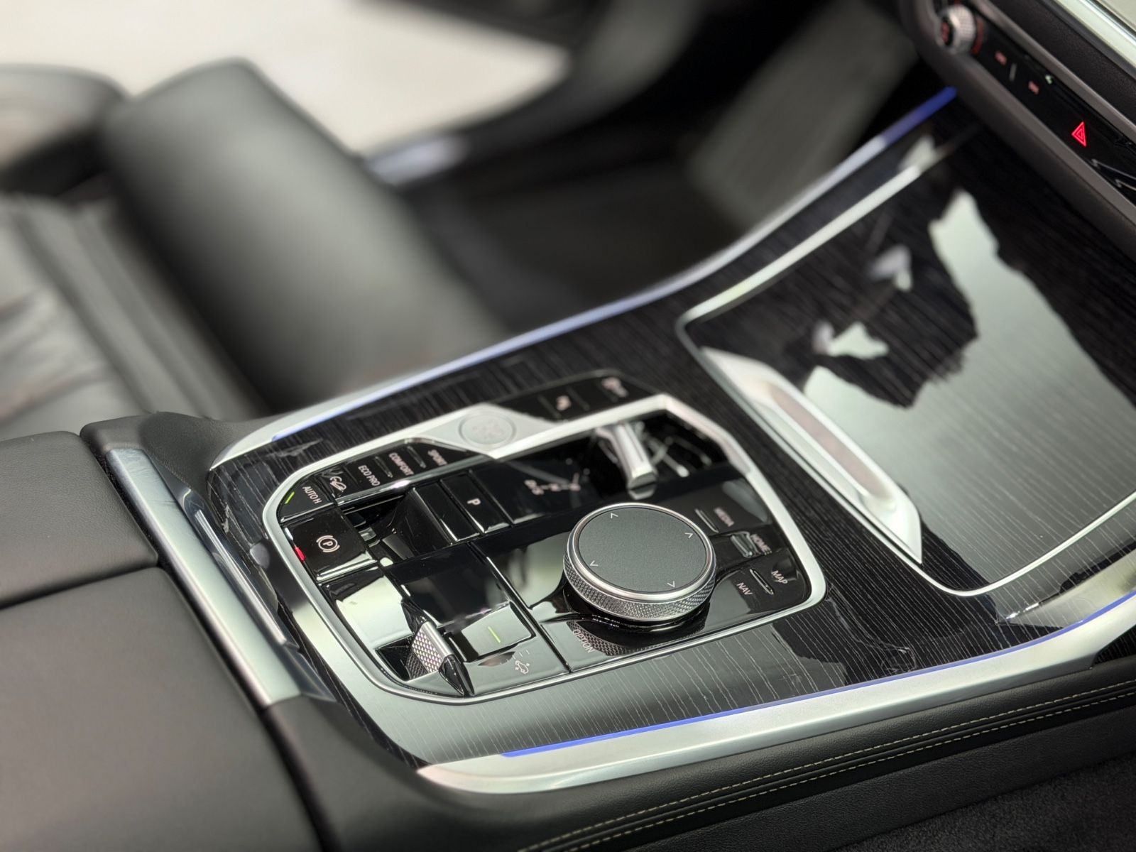 Fahrzeugabbildung BMW X7 xDrive 40d M SPORT PRO|LUFT|PANO|7-SITZER|AHK