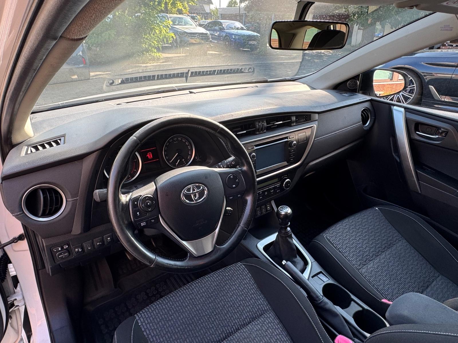 Toyota Auris 2015 — photo 9