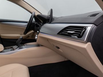 Fahrzeugabbildung BMW 530e xD  Laser HUD DAB HiFi AHK ACC Komfortzugan
