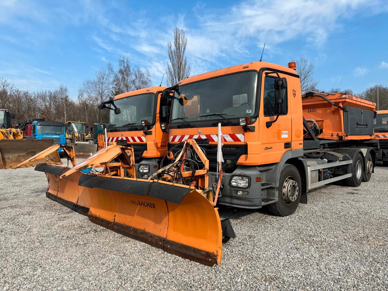 Mercedes-Benz 2 X DB 2541 mit Salzstreuer u. Schneepflug E5