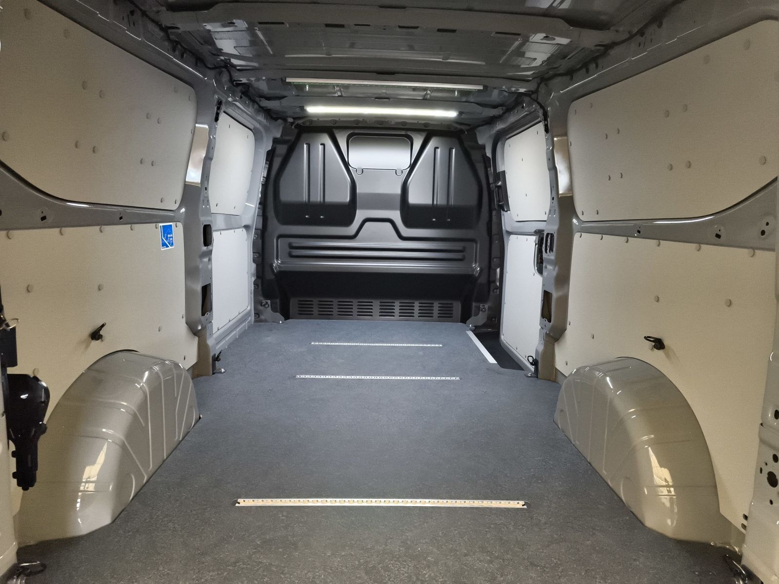 Volkswagen T7 Transporter - Bild 12