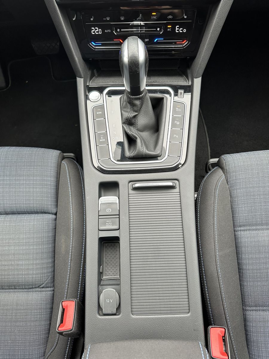 Fahrzeugabbildung Volkswagen Passat Variant GTE NAV+IQ-LIGHT+PANORAMA+ACC+VC