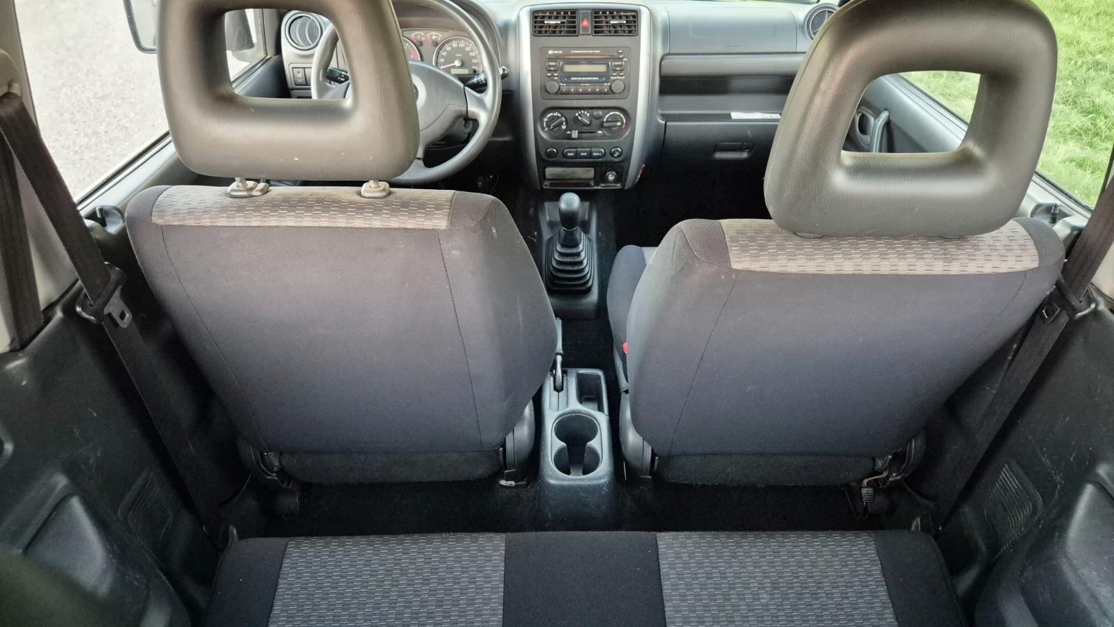 Suzuki Jimny 1.5 DDiS Comfort | 86 ch | BVM | Attelage | Vitres électriques | Rétroviseurs électriques