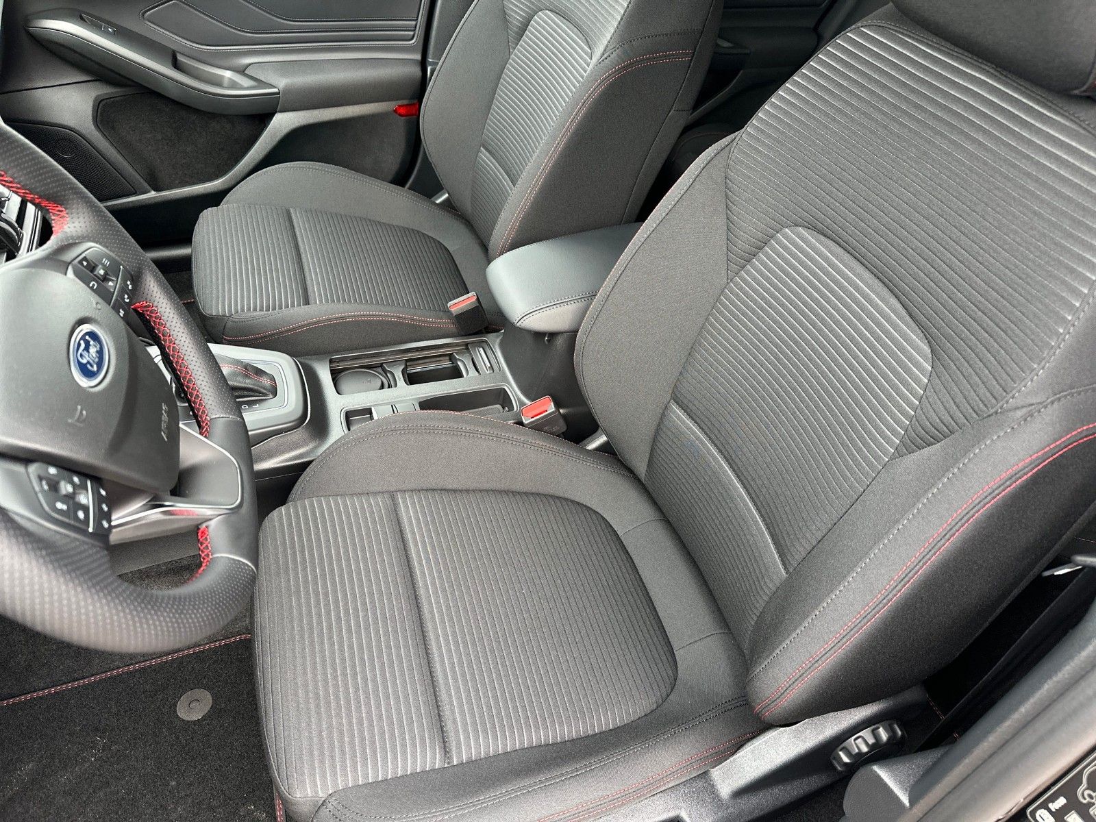 Fahrzeugabbildung Ford Focus Turnier ST-Line X, FAHRASSISTENZPAKET