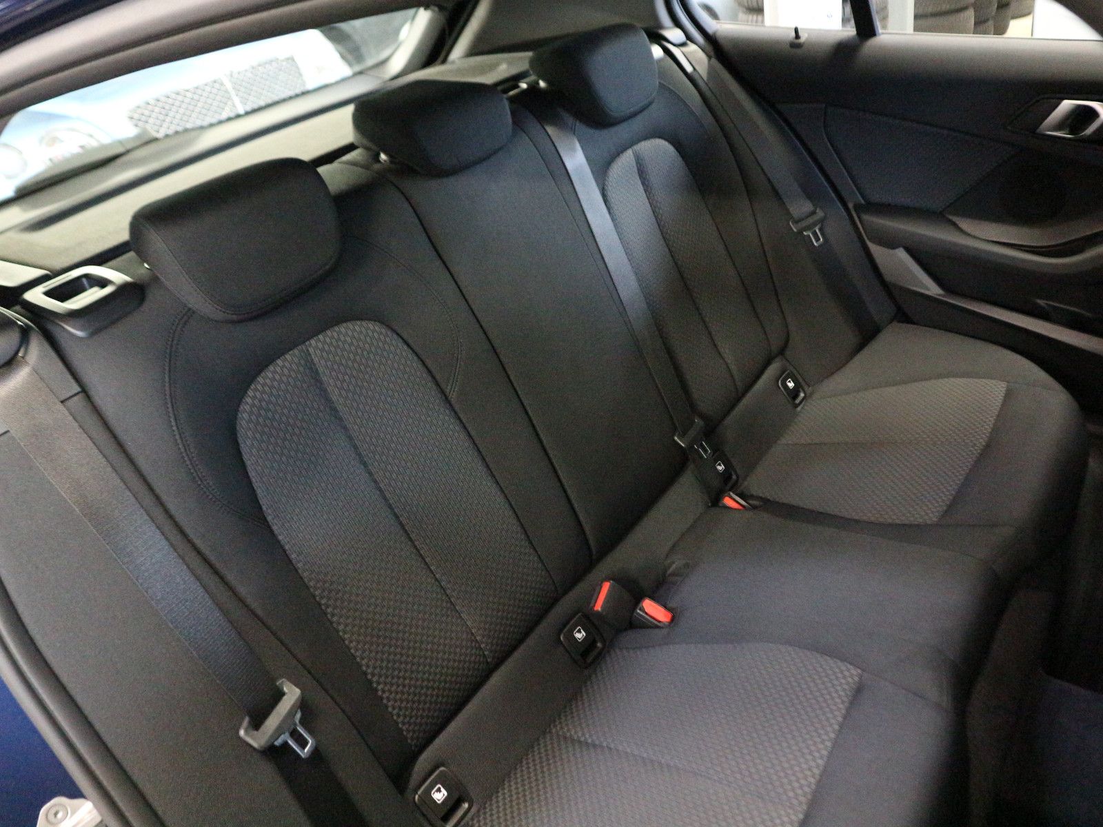 Fahrzeugabbildung BMW 118 i Advantage DAB GRA LED Nav PDC Live-Cockpit