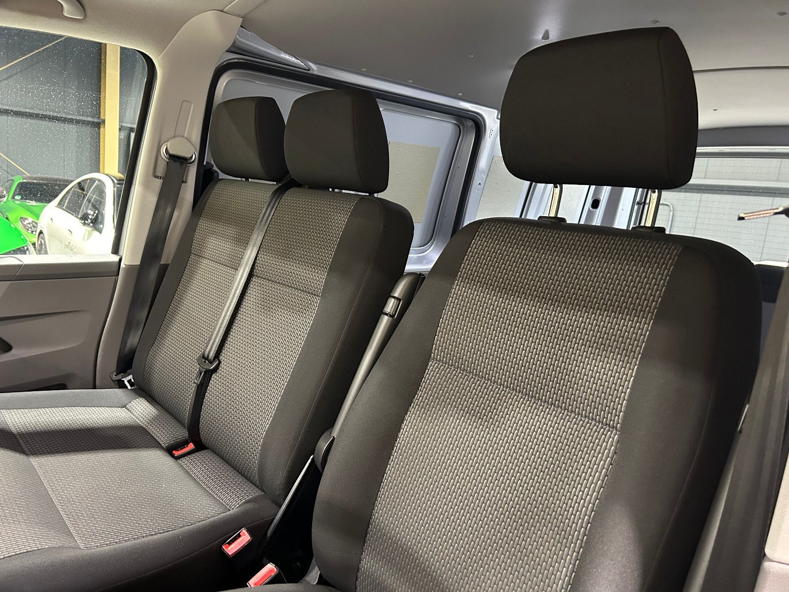 Fahrzeugabbildung Volkswagen T6.1 Transporter  Kasten FWD/APPLE/3-SITZ/ACC/