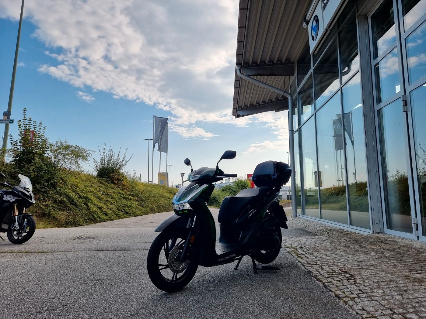 Fahrzeugabbildung Honda SH 125 i inklusive Smart-Topcase