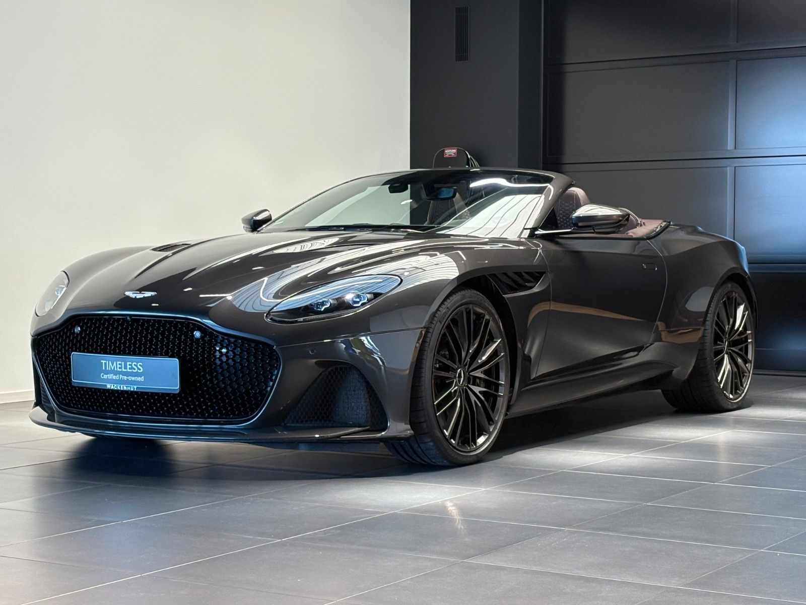 ASTON MARTIN DBS