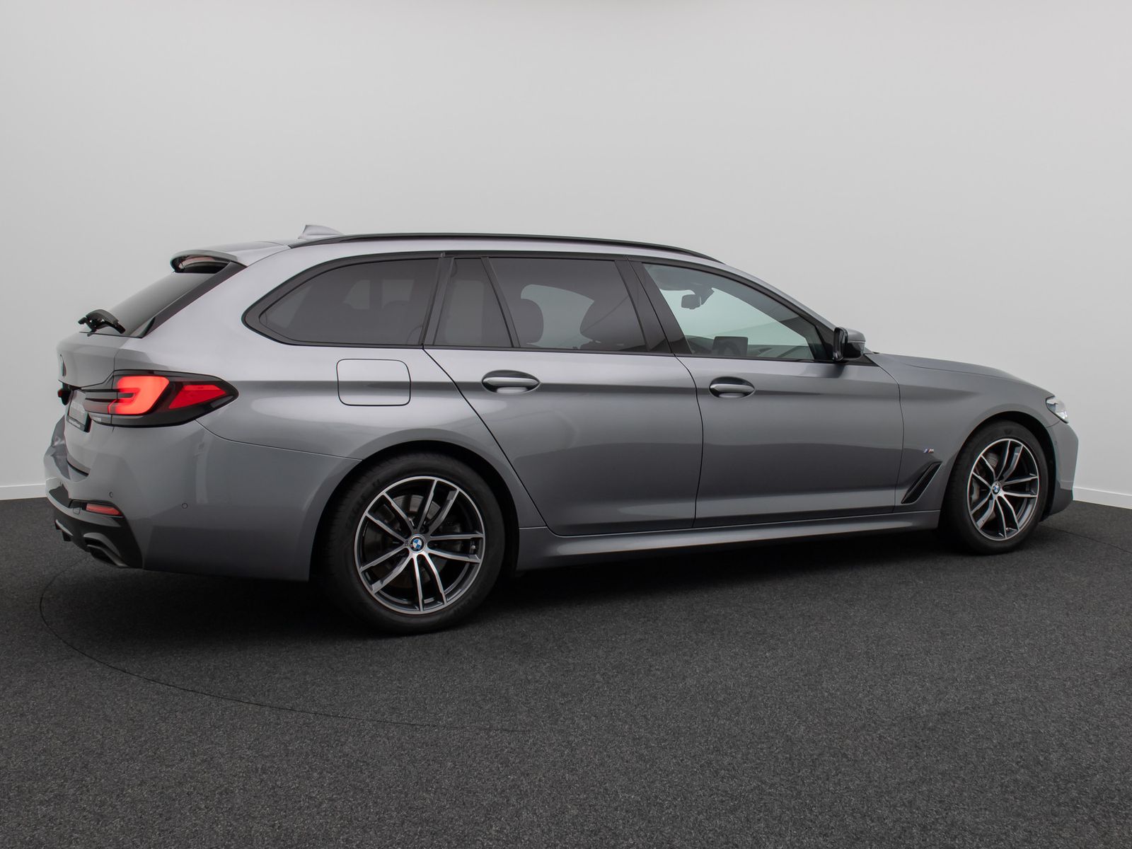 Fahrzeugabbildung BMW 530d xD M Sport Kamera HUD DAB H/K AHK ACC Alarm