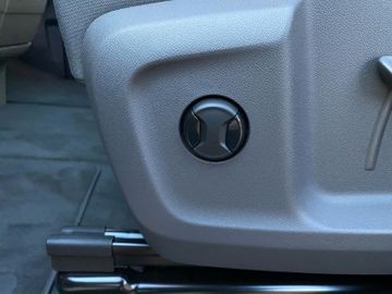 Volkswagen T7 Multivan 2.0TDI DSG Edition CarPlay RFK SHZ