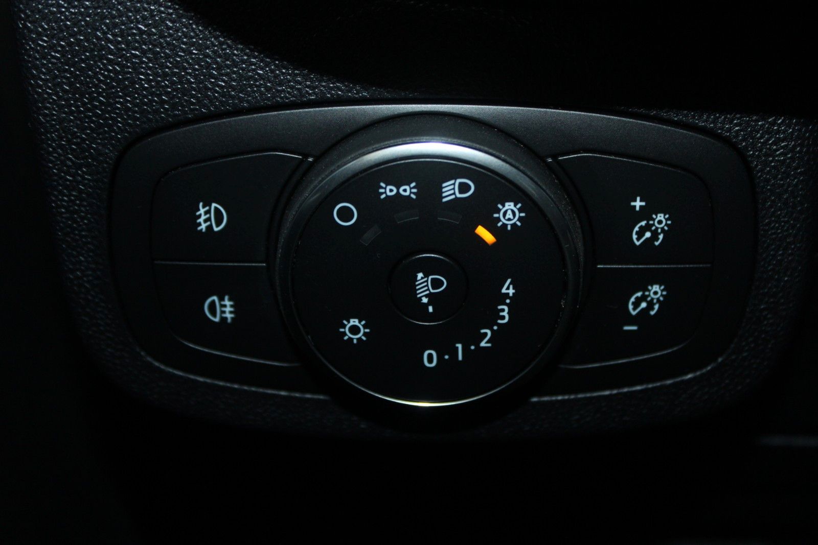 Fahrzeugabbildung Ford Fiesta Trend KLIMA LED WinterPaket PDC 1.Hand