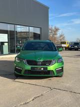 Skoda Octavia Combi RS 4x4 LED Sport-Fahrwerk - Skoda Octavia: Grün