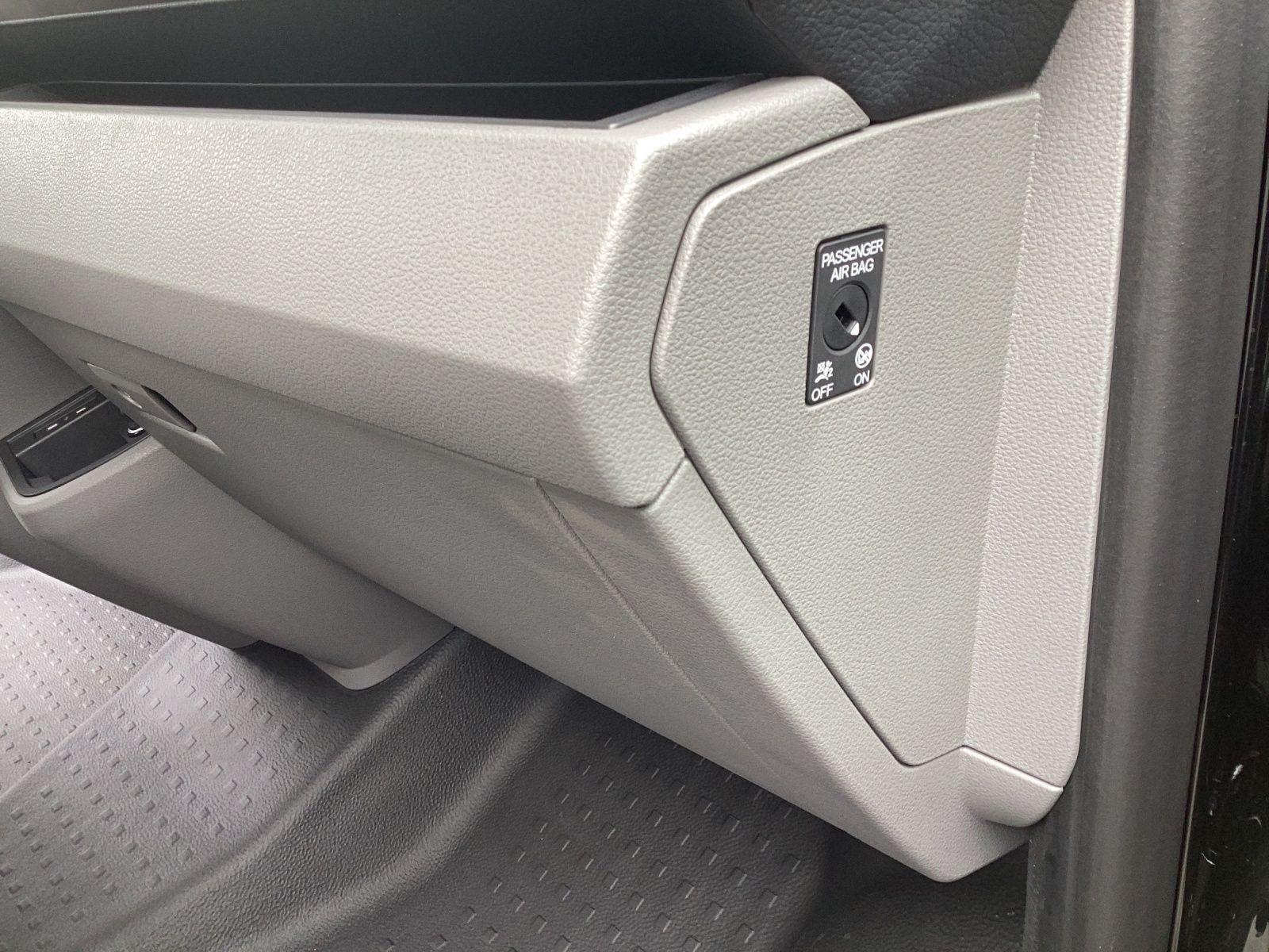 Fahrzeugabbildung Volkswagen T6 Kombi T6.1 TDI 9 Sitze LR LED SITZH. REAR VIE