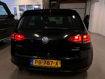 Volkswagen Golf - 11