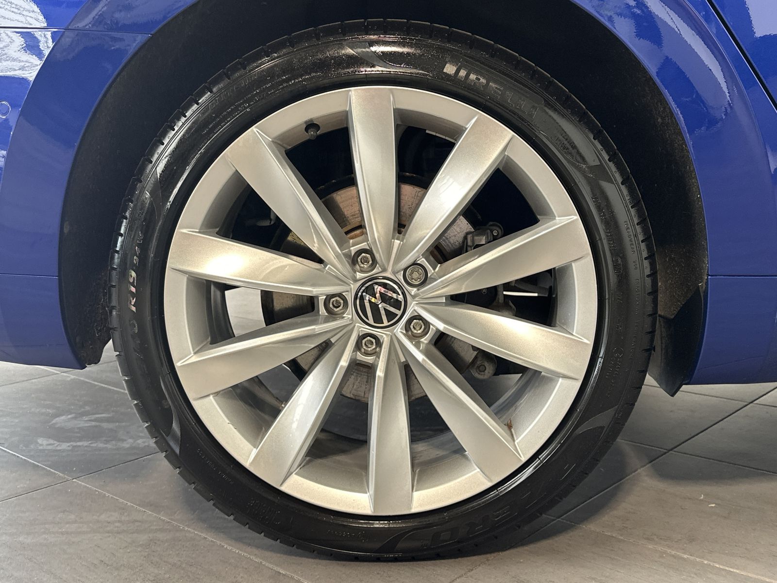 Fahrzeugabbildung Volkswagen Arteon 1.4 TSI eHybrid R-Line NAV+LED+AHK+360°