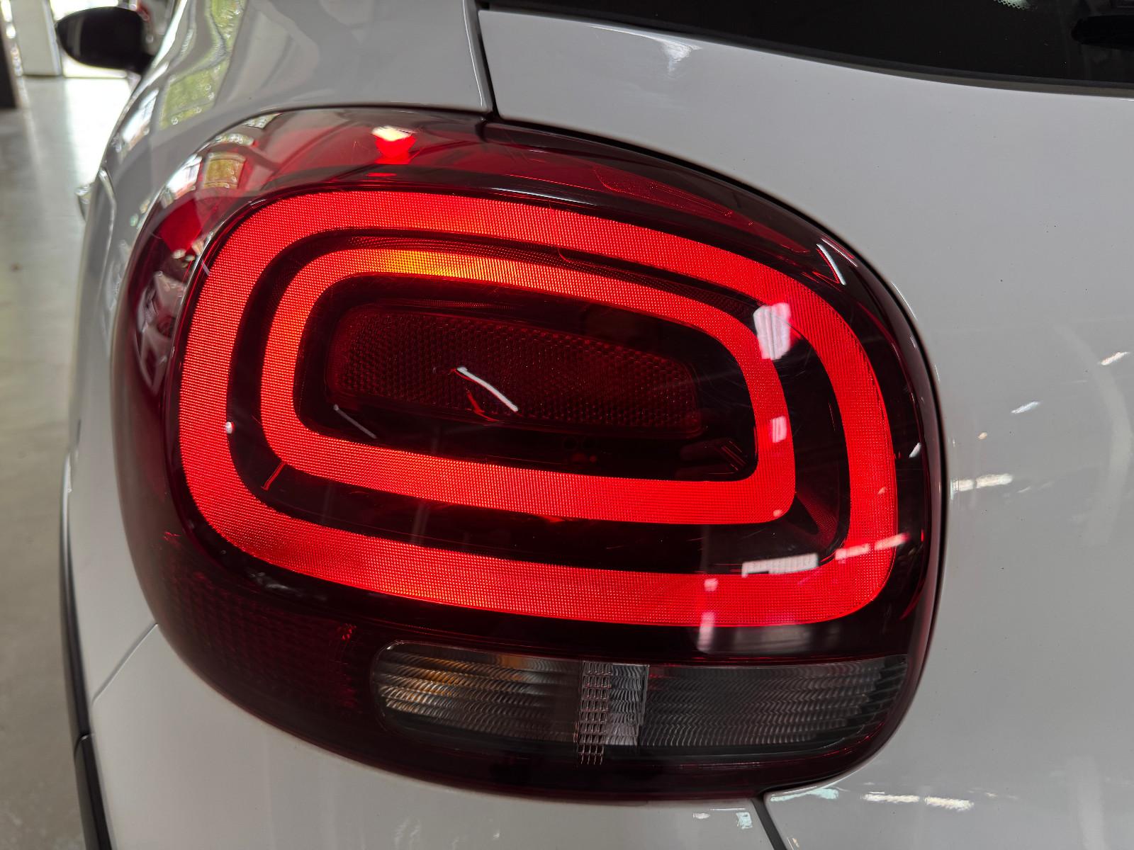 Citroën C3 1.2 FEEL SITZHEIZUNG KLIMA PDC LED 17 ZOLL