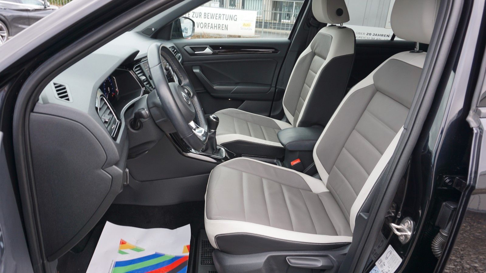 Fahrzeugabbildung Volkswagen T-Roc Style, Leder, Kamera, Black Edition, LED