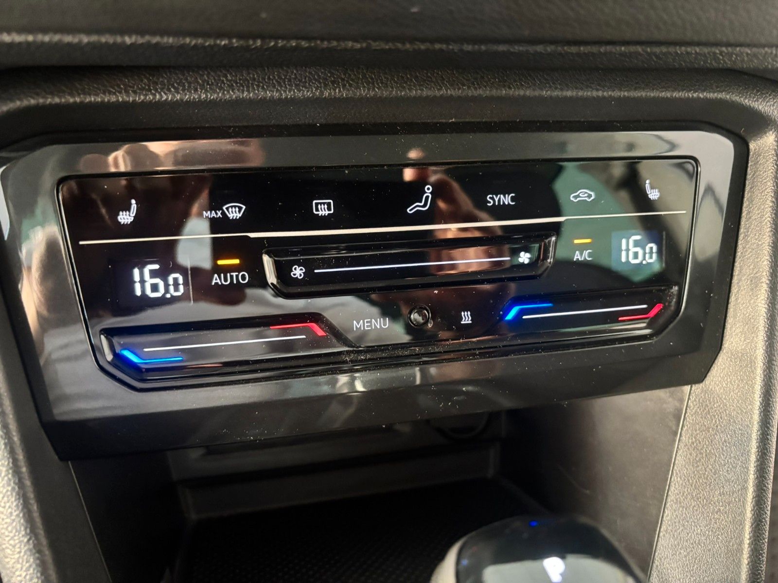 Fahrzeugabbildung Volkswagen Tiguan 2.0 TDI Life 4Motion AHK/NAVI/KAMERA/SHZ