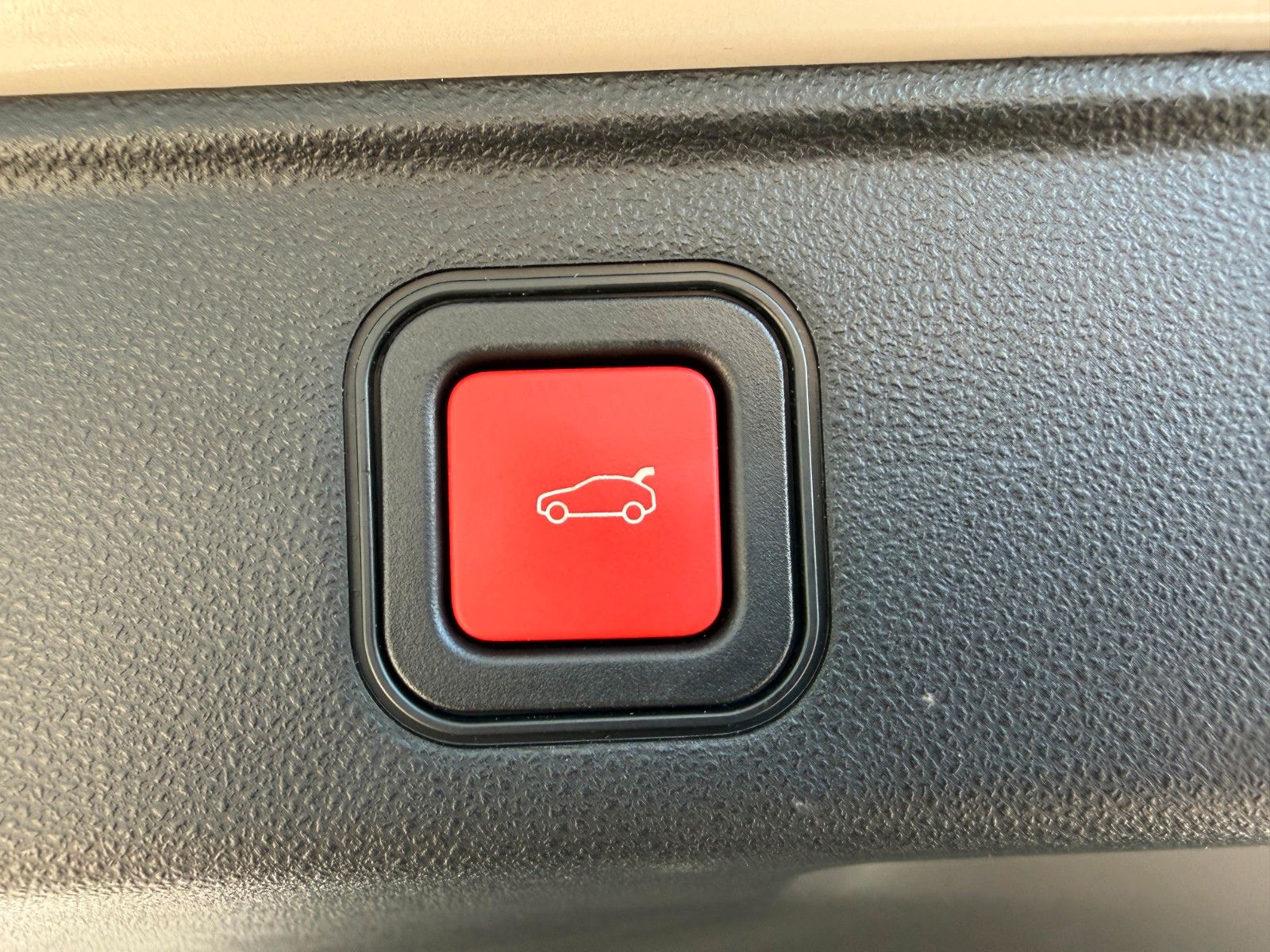 Fahrzeugabbildung Fiat 600 Hybrid La Prima R-Kamera+Massage+LED+8-Fach