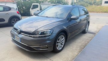Volkswagen Golf - 1