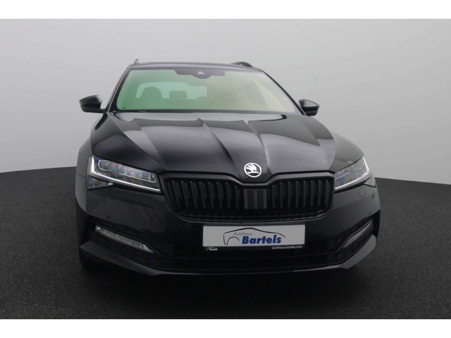 Fahrzeugabbildung SKODA Superb Combi SportLine 4x4 Digi Cockpit 360 Kame