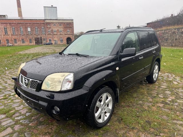 Nissan X-Trail 2.5 Benzin / Automatik / Navi / Leder