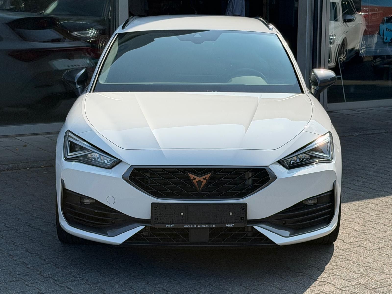 Fahrzeugabbildung CUPRA Leon VZ 2.0 TSI 4Drive >VIRTU+LED+NAVI+ACC+PDC+