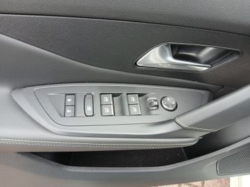 Peugeot 308 GT 1.5 BlueHDi 130 +Kam.+Navi+360+SHZ+ACC