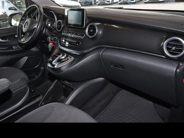Mercedes V 220 - 8