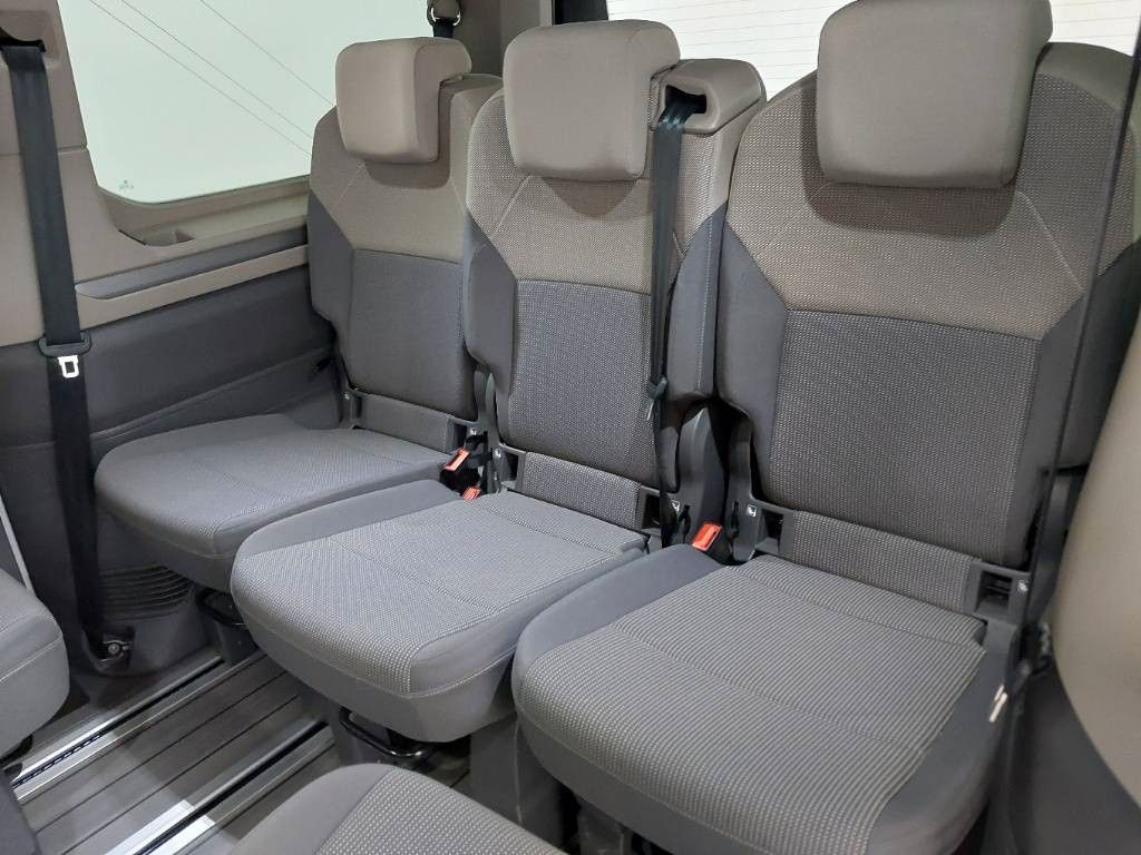 Fahrzeugabbildung Volkswagen T7 Multivan Edition lang H&k Pano vis-a-vis HuD