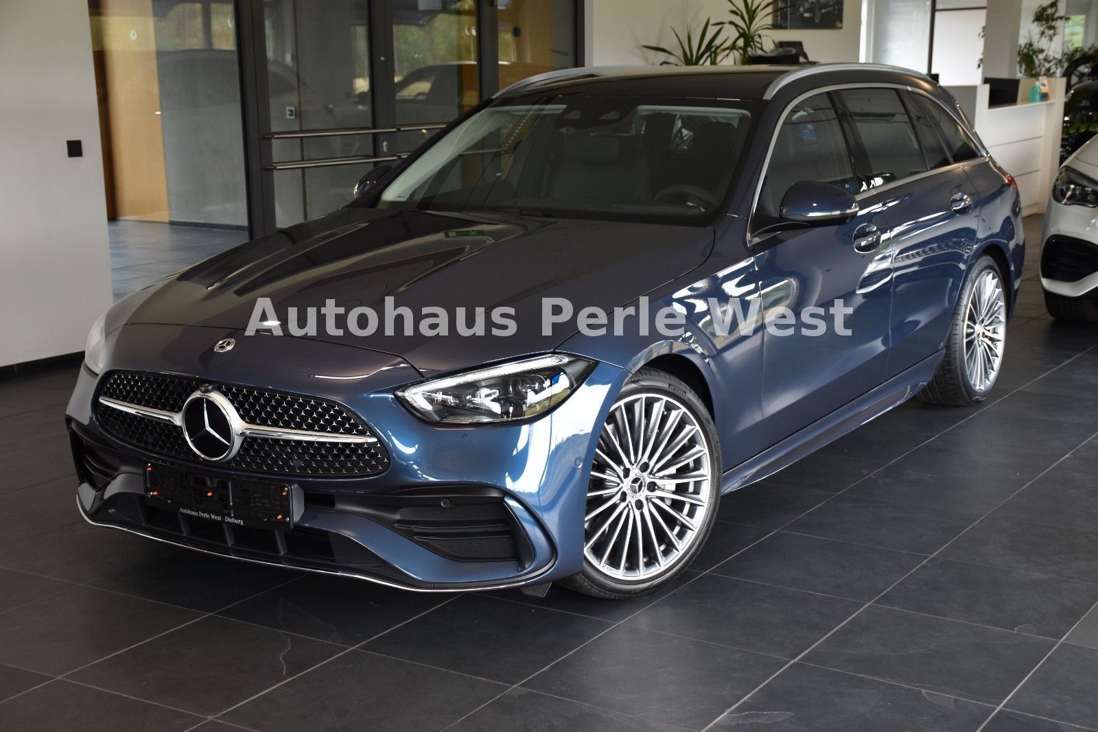 Mercedes-Benz C 300 4Matic T 9G AMG LINE PANO AHK STANDHEIZUNG