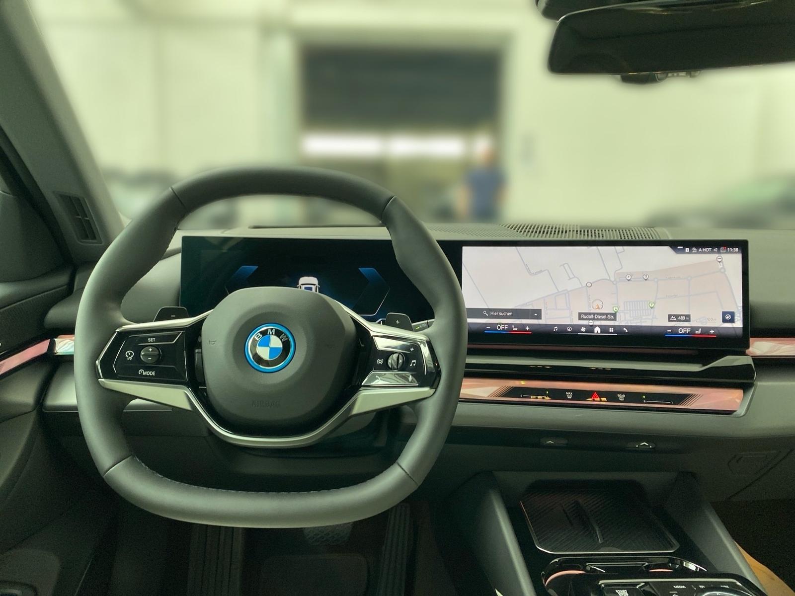 BMW 530e Touring HUD Pano DA Pro H/K AHK Sitzbelüft.