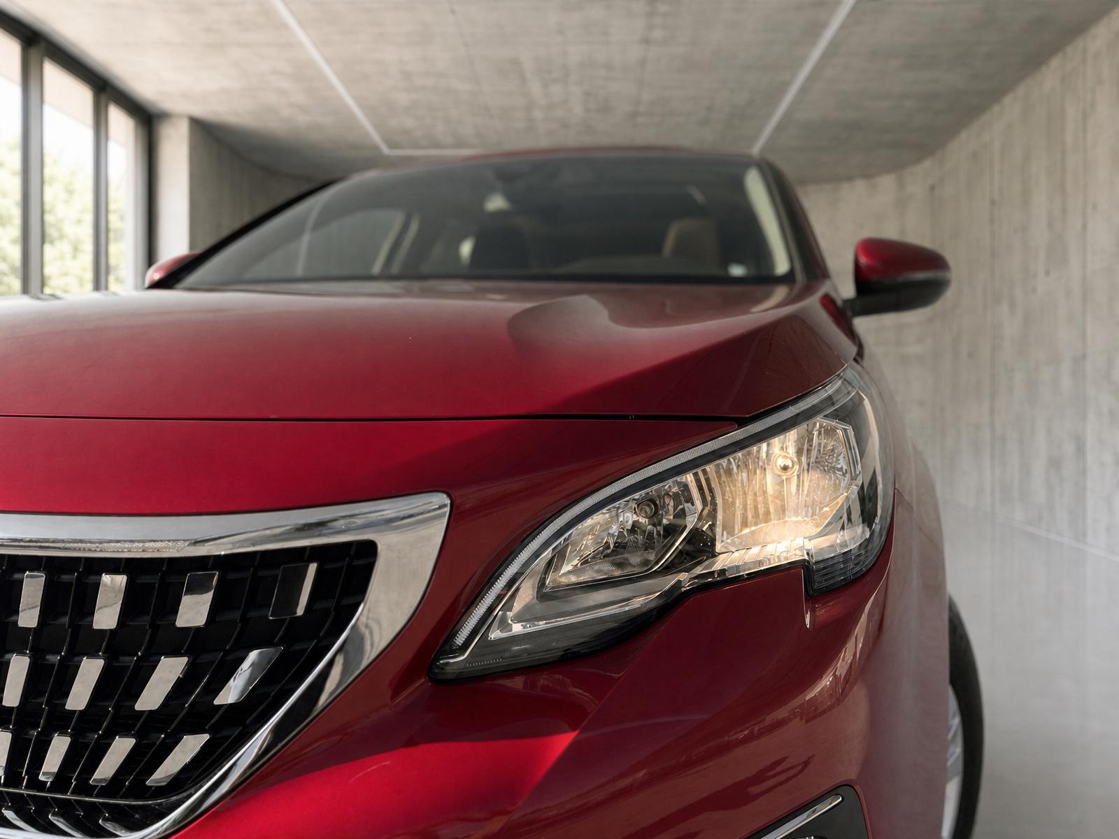 Peugeot 3008 Active *1.Hand*Panoramadach*SHZ*AHK*