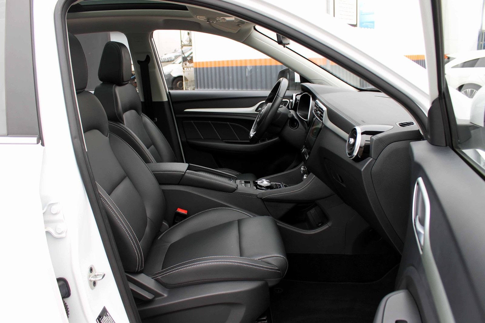 Fahrzeugabbildung MG ZS EV Luxury 5D ACC PANO NAV CarPlay BT SHZ KAM