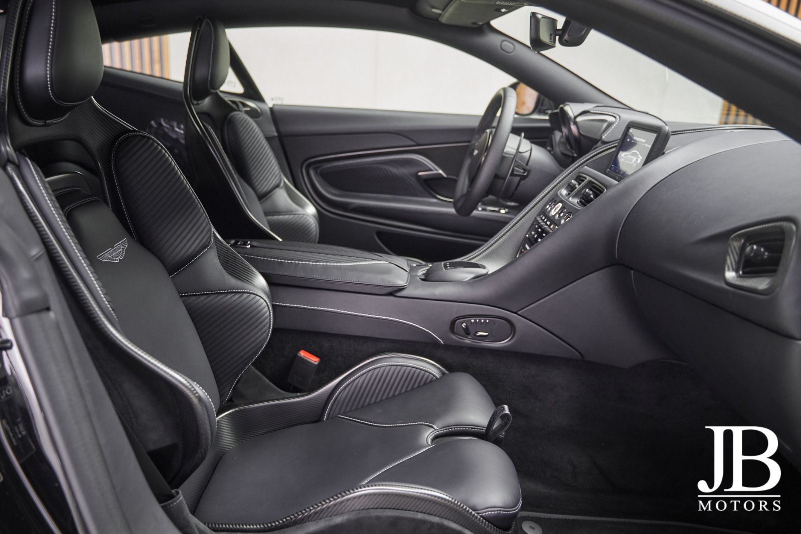 Fahrzeugabbildung Aston Martin DBS V12 770 Ultimate Carbon Performance Seats