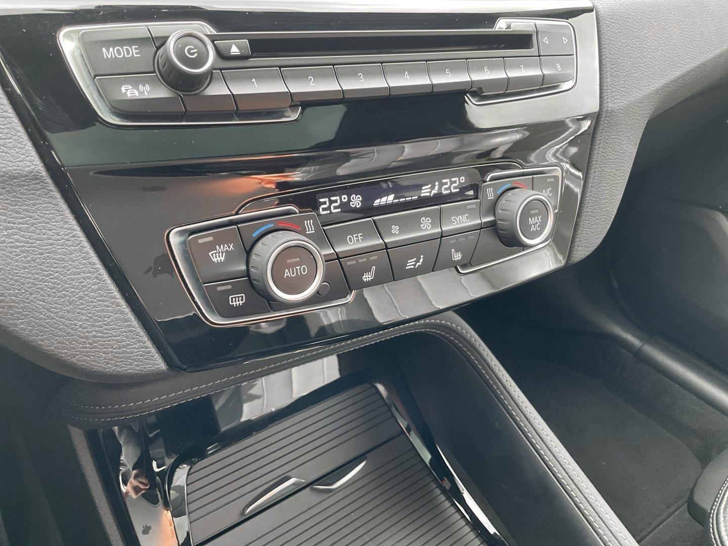 BMW X1 sDrive18d M Sport HUD AHK Pano Navi Leder LED