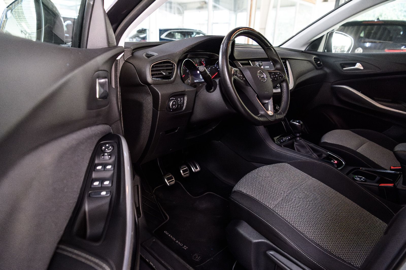 Fahrzeugabbildung Opel Grandland X /Navi+AHK+LED+Grip-Control+SH