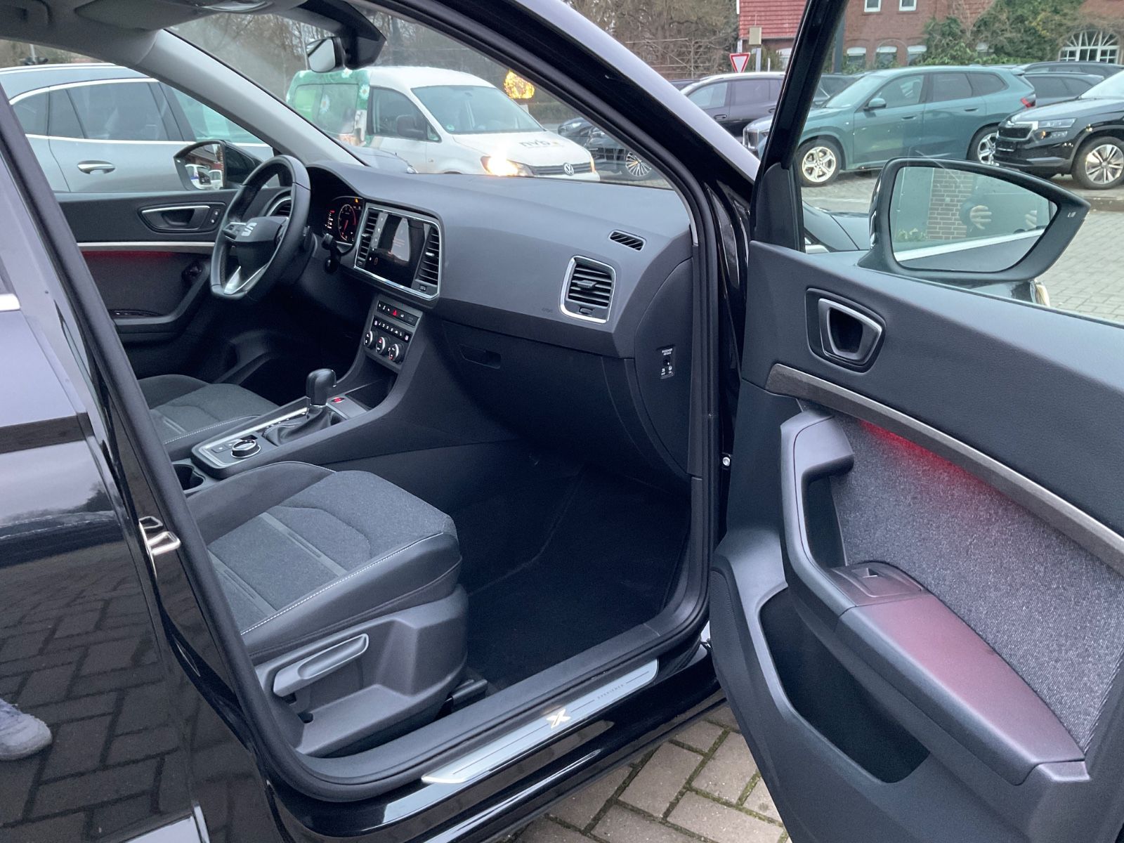 Fahrzeugabbildung SEAT Ateca 1.5 TSI Xperience DSG,Kamera,Navi,LED