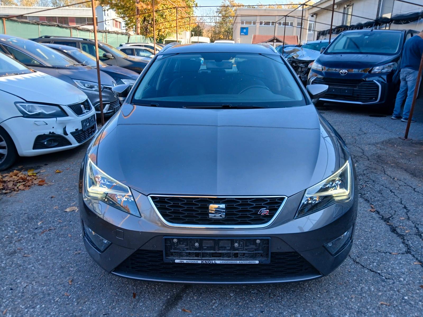 Seat Leon 2015 — rear view
