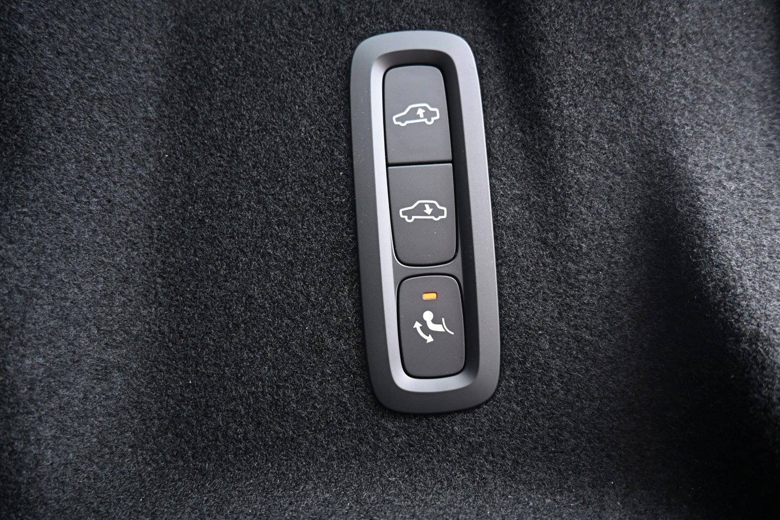 Fahrzeugabbildung Volvo XC60 T8 RC AWD Ultra Dark*LUFT*360*ACC*AHK