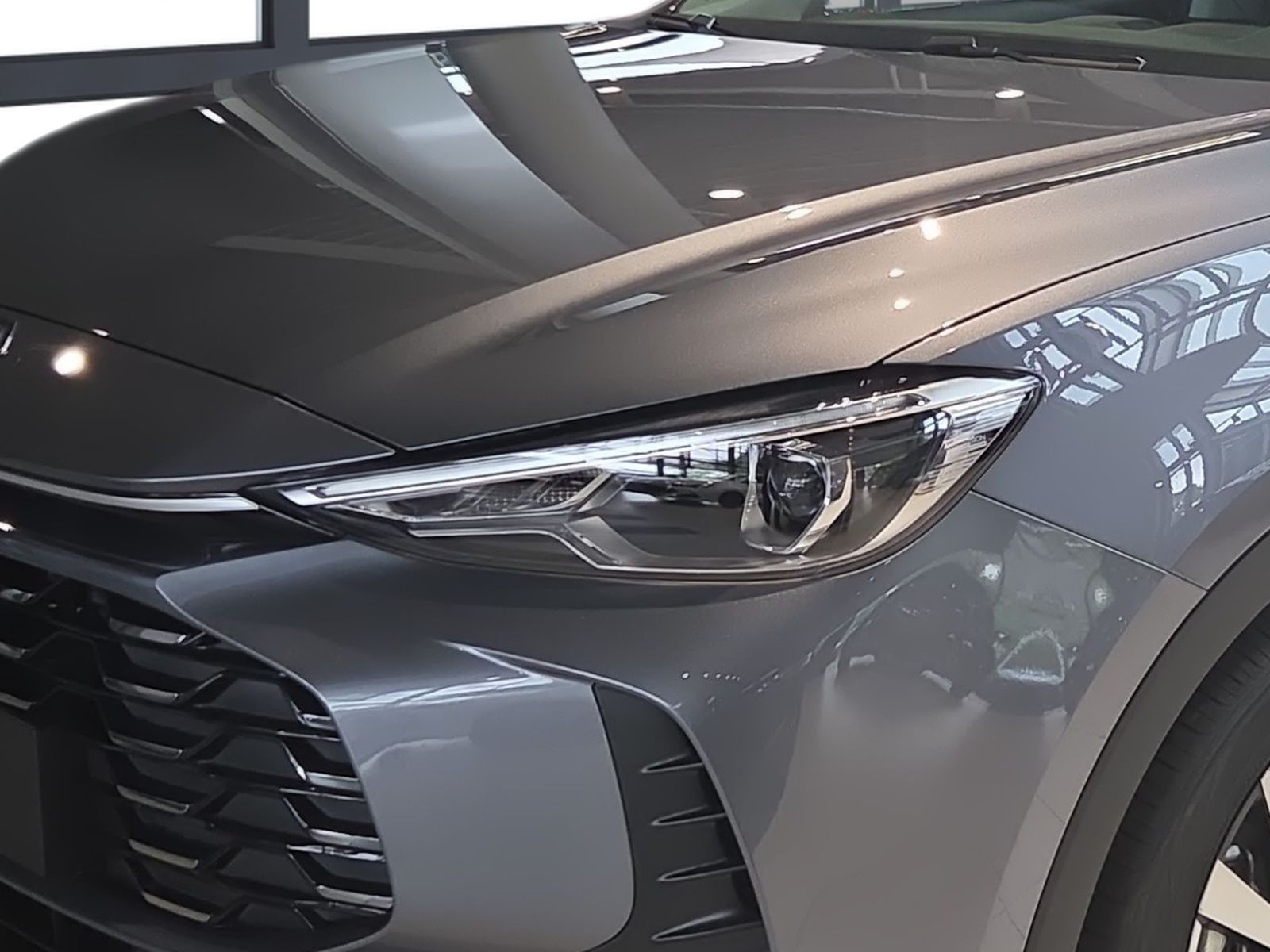 Fahrzeugabbildung MG ZS 1.5 Hybrid+ 145 kW Luxury *NAVI*KLIMA*SITZHZG